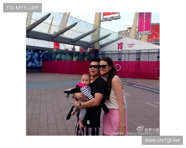 李小鹏赛场上冷若冰霜，家里却像个剁手买买买的大叔