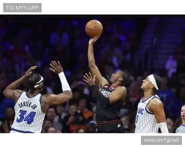 马克西无球跑动拉开空间，高效输出改变76人进攻结构